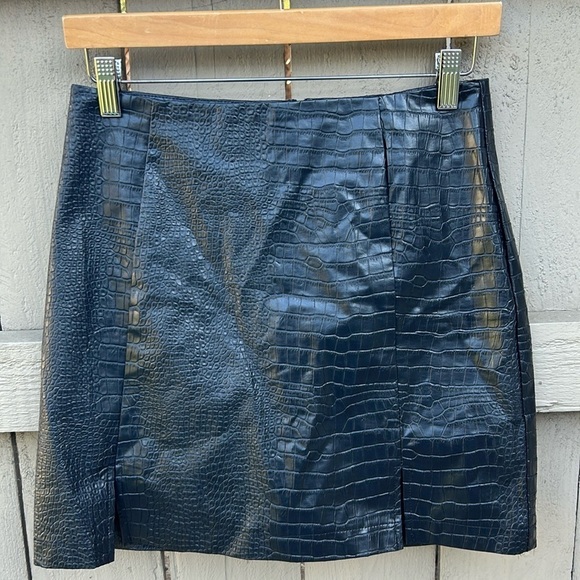 NWT ALYA Faux Leather Snakeskin Print Mini Skirt Sz S Rocker Hollywood Night Out - Picture 1 of 6